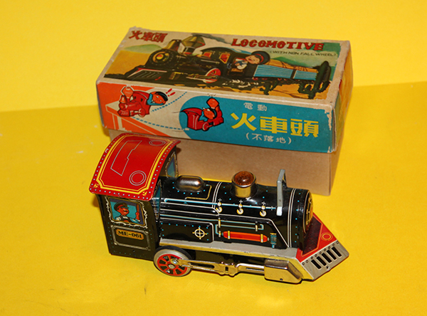 ME 061 RED CHINA TIN TOY